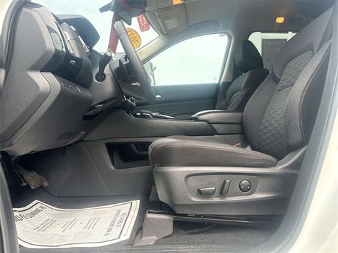 Certified 2022 Nissan Pathfinder SV image 12