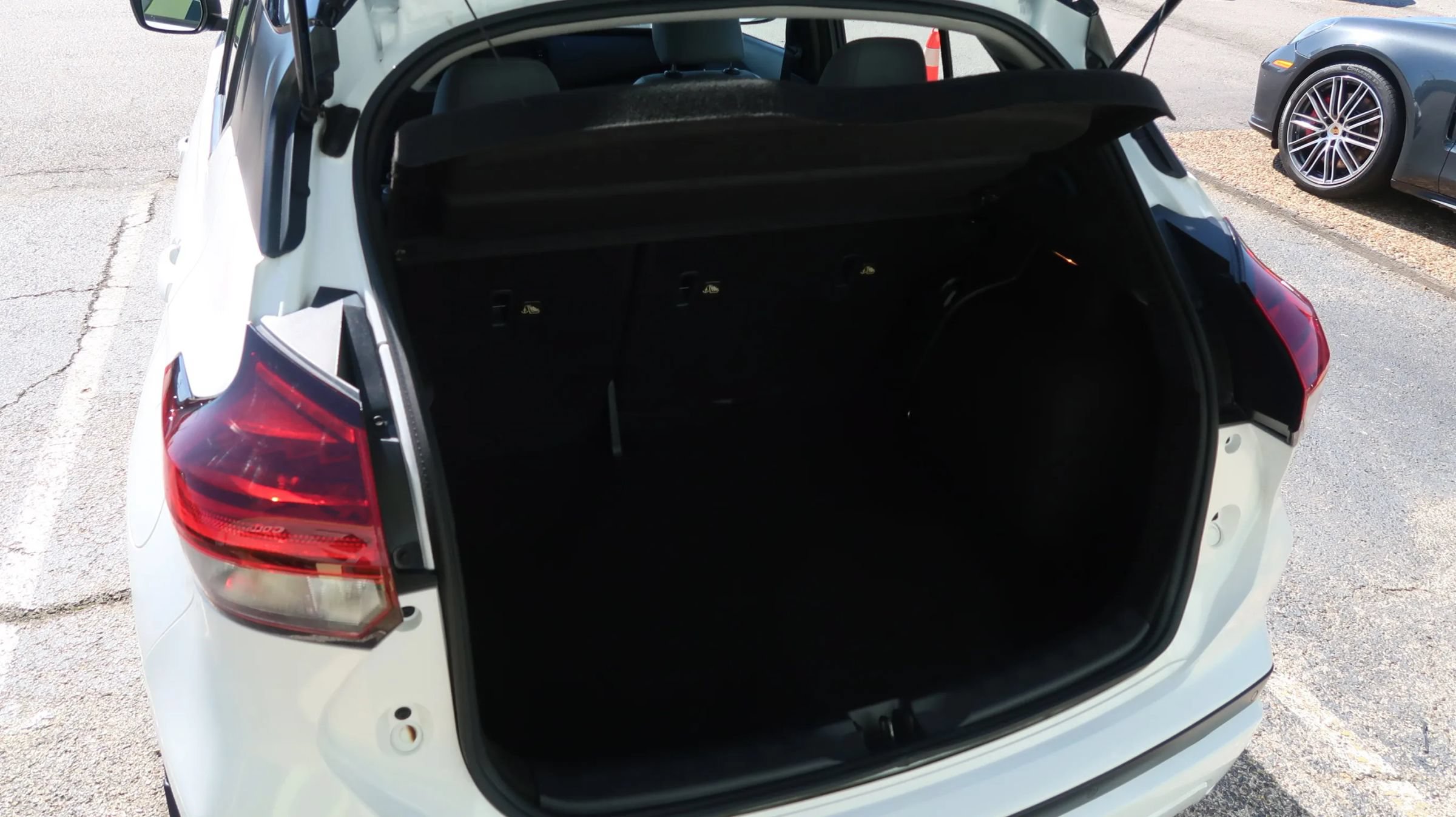 Used 2021 Nissan Kicks SR w/ SR Premium Package FWD image 15