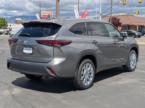 New 2026 Toyota Highlander Limited AWD/4WD image 5