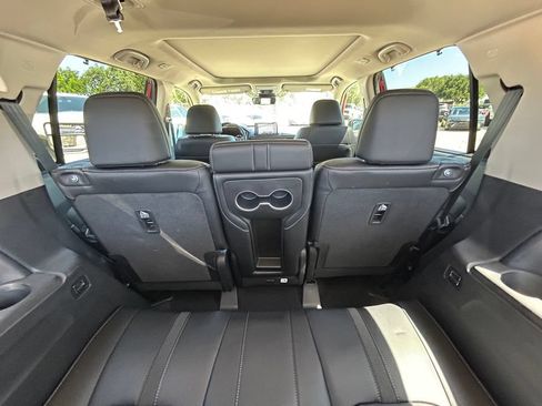 Used 2024 Honda Pilot Touring image 16