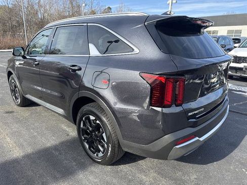 New 2026 Kia Sorento S image 4