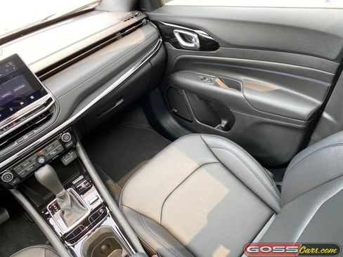 New 2025 Jeep Compass Limited w/ Sun & Sound Group image 17