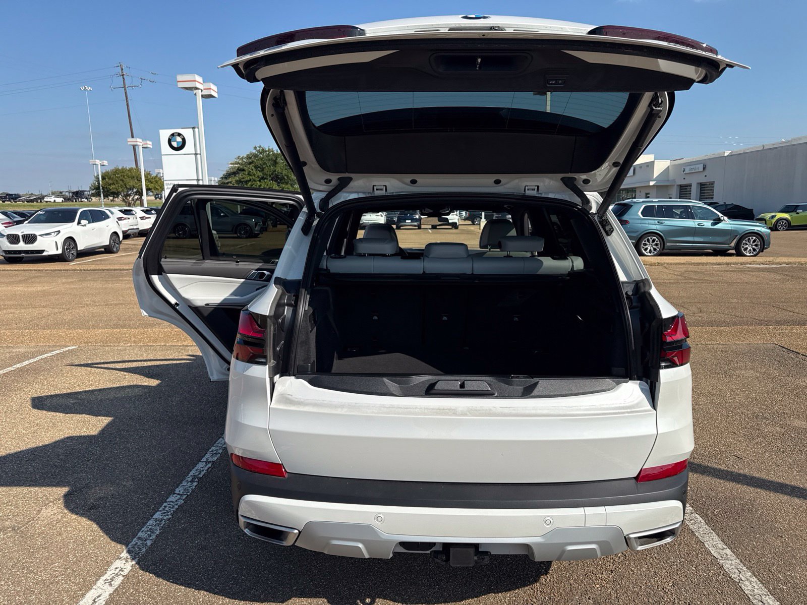 Certified 2025 BMW X5 xDrive40i w/ Executive Package AWD/4WD image 9