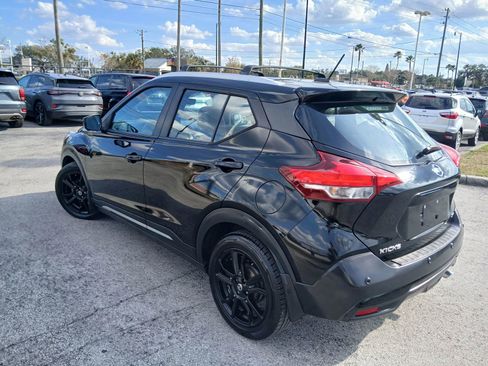Used 2020 Nissan Kicks SR w/ SR Premium Package FWD image 6