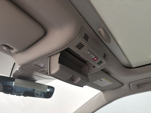 Used 2024 Volkswagen Jetta SE w/ Panoramic Sunroof Package image 17