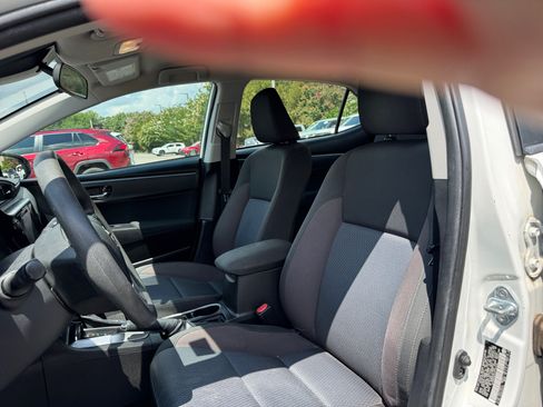 Used 2018 Toyota Corolla LE FWD image 9
