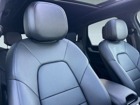 Used 2024 Porsche Cayenne image 31