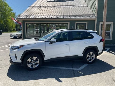 Used 2023 Toyota RAV4 XLE AWD/4WD image 2