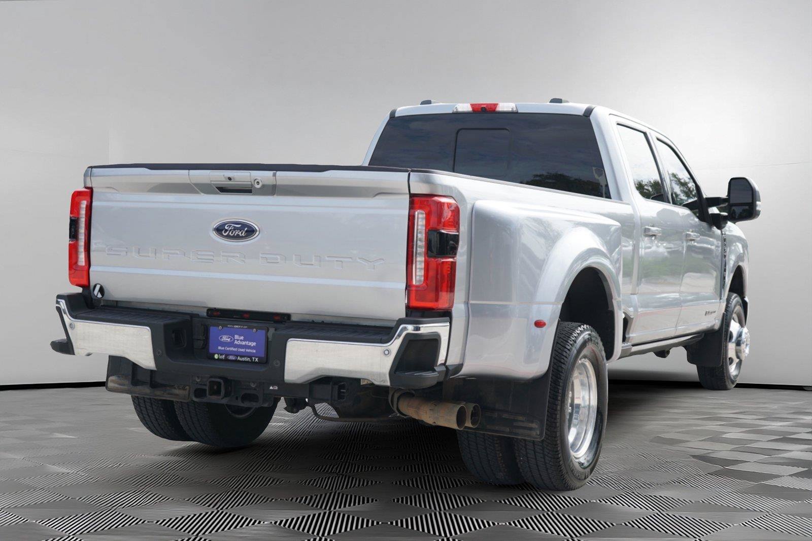 Used 2023 Ford F350 4x4 Crew Cab DRW Super Duty image 5