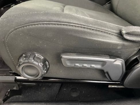 Used 2018 Jeep Wrangler Sport AWD/4WD image 17