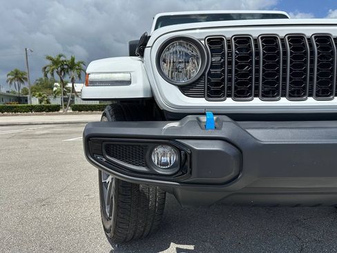 Used 2024 Jeep Wrangler Unlimited AWD/4WD image 12