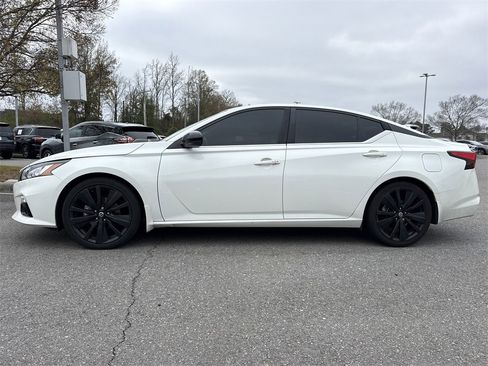 Used 2022 Nissan Altima 2.5 SR w/ Midnight Edition Package image 3