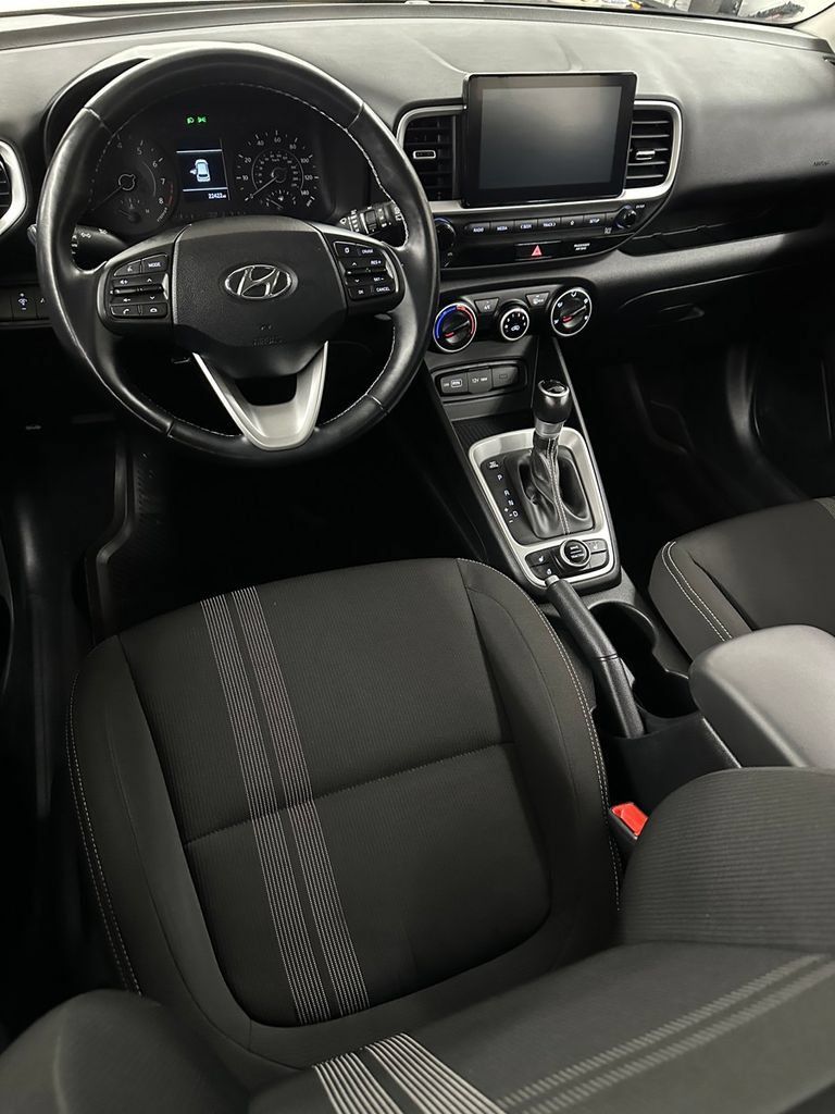 Used 2022 Hyundai Venue FWD image 21