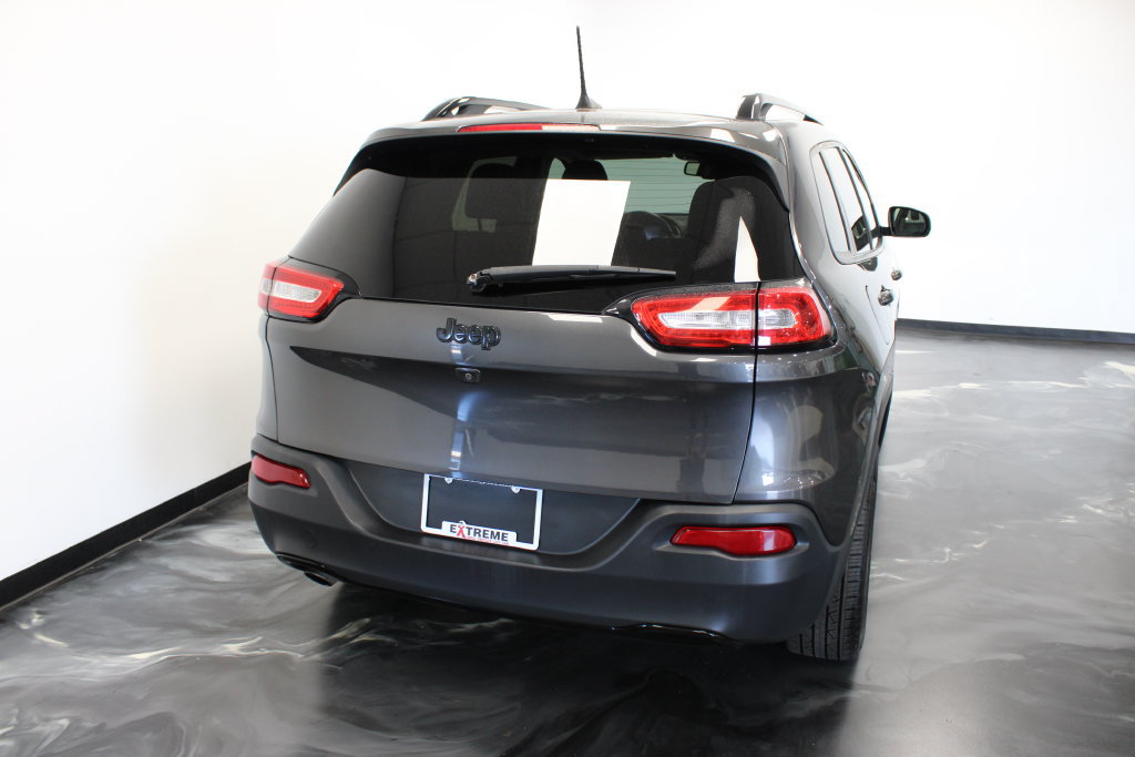 Used 2017 Jeep Cherokee Limited FWD image 5