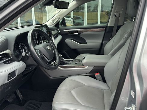 Used 2021 Toyota Highlander Limited image 8