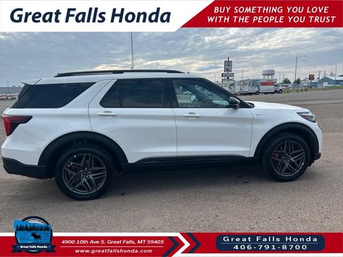 Used 2025 Ford Explorer ST-Line w/ ST-Line Street Pack AWD/4WD image 10
