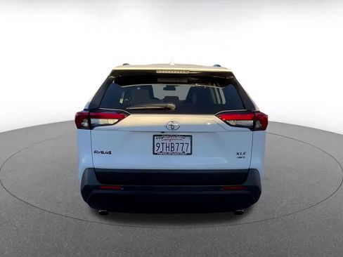 Used 2025 Toyota RAV4 XLE image 12