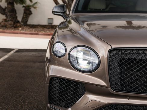 Used 2022 Bentley Bentayga image 16