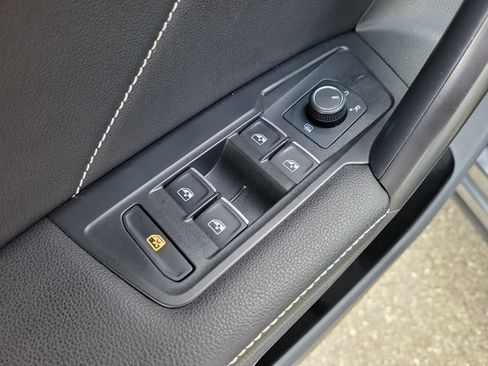 Certified 2022 Volkswagen Tiguan SE FWD image 14