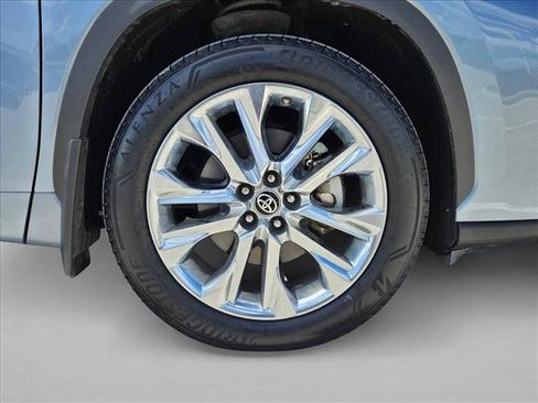 Used 2023 Toyota Highlander Limited FWD image 23