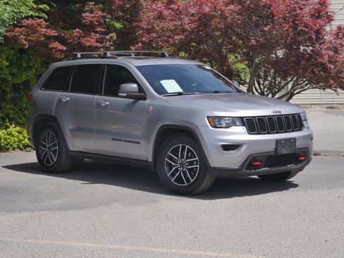 Used 2020 Jeep Grand Cherokee Trailhawk AWD/4WD image 34