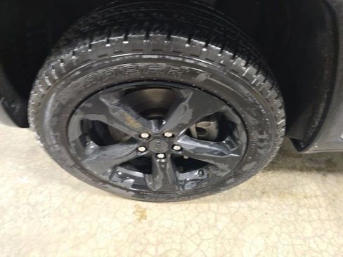 Used 2022 Jeep Grand Cherokee L Laredo AWD/4WD image 10
