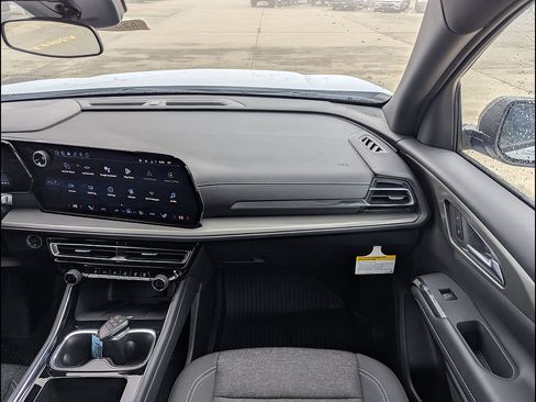 New 2026 Chevrolet Traverse LT w/ LPO, Floor Liner Package FWD image 5