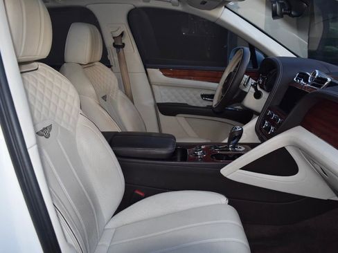 Used 2021 Bentley Bentayga AWD/4WD image 4