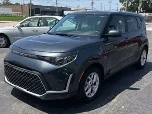 Used 2025 Kia Soul LX w/ LX Technology Package FWD image 1