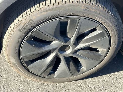 Used 2024 Tesla Model Y Long Range image 4