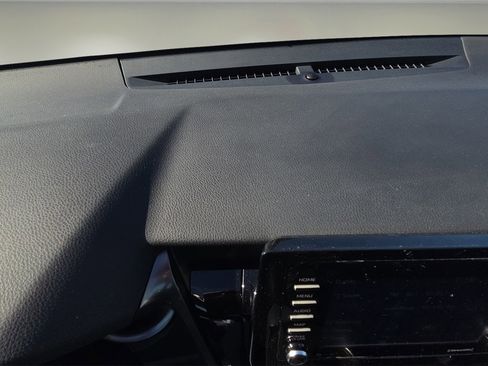 Used 2021 Toyota Camry SE image 9