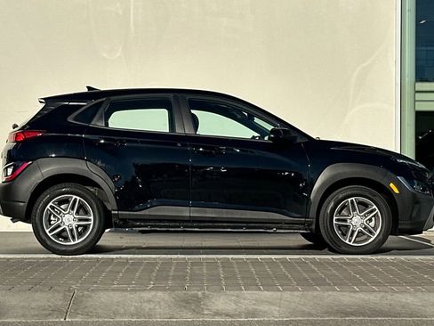 Used 2023 Hyundai Kona SE image 2