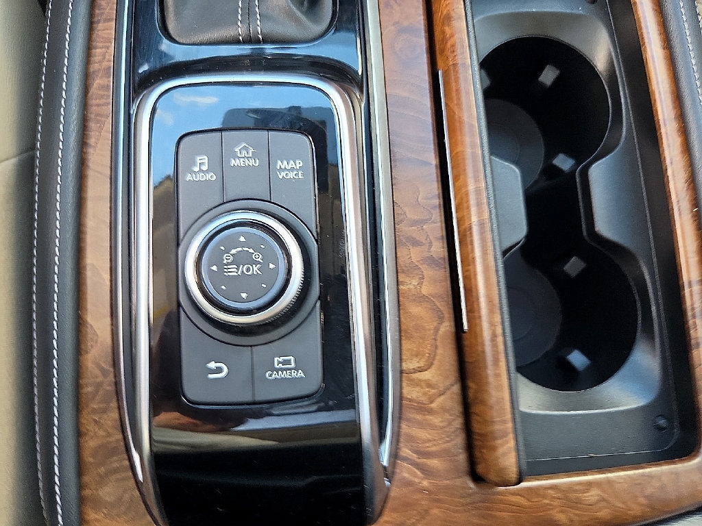 Used 2024 Nissan Armada SL w/ Captain's Chairs Package RWD image 18