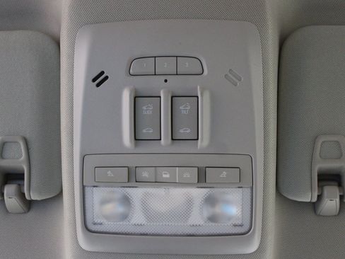 Used 2019 Buick Encore Essence FWD image 12