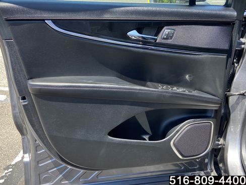 Used 2022 Lincoln Nautilus AWD w/ Premium Package image 23