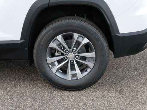 New 2027 Chevrolet Equinox LT w/ Convenience Package II AWD/4WD image 3