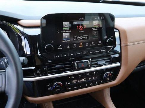 Used 2025 Nissan Pathfinder Platinum AWD/4WD image 18