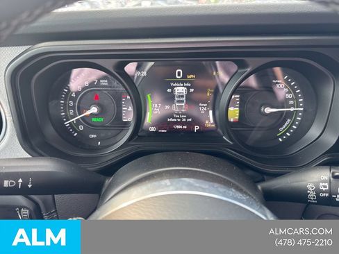 Used 2025 Jeep Wrangler Unlimited Sahara w/ Safety Group AWD/4WD image 16