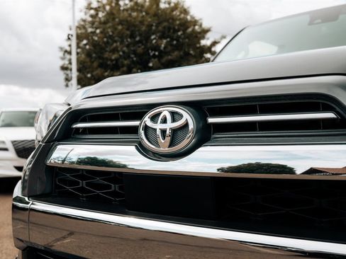 Used 2024 Toyota 4Runner Limited AWD/4WD image 10