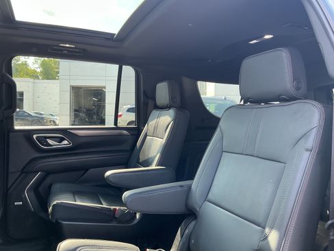Certified 2024 Chevrolet Suburban RST w/ Luxury Package AWD/4WD image 8