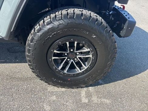 Used 2025 Jeep Wrangler Unlimited Rubicon AWD/4WD image 8