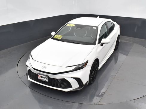 Used 2025 Toyota Camry SE image 43