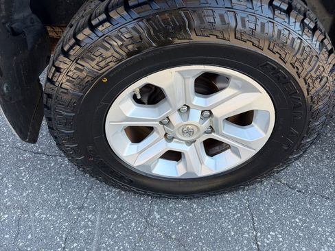 Used 2018 Toyota 4Runner SR5 image 27