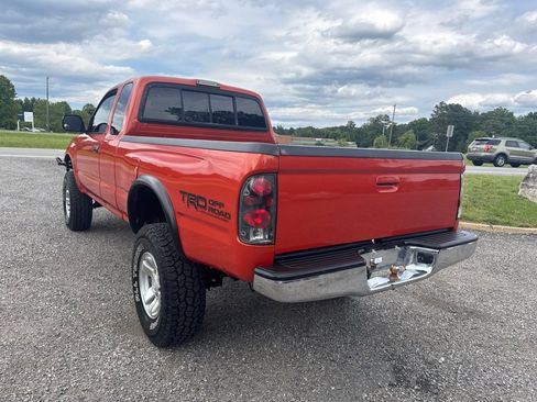 Used 2000 Toyota Tacoma PreRunner RWD image 8