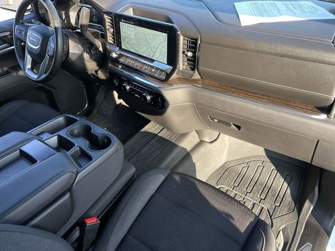 Used 2023 GMC Sierra 1500 SLE image 28