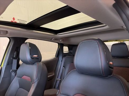 New 2026 Nissan Kicks SR image 30