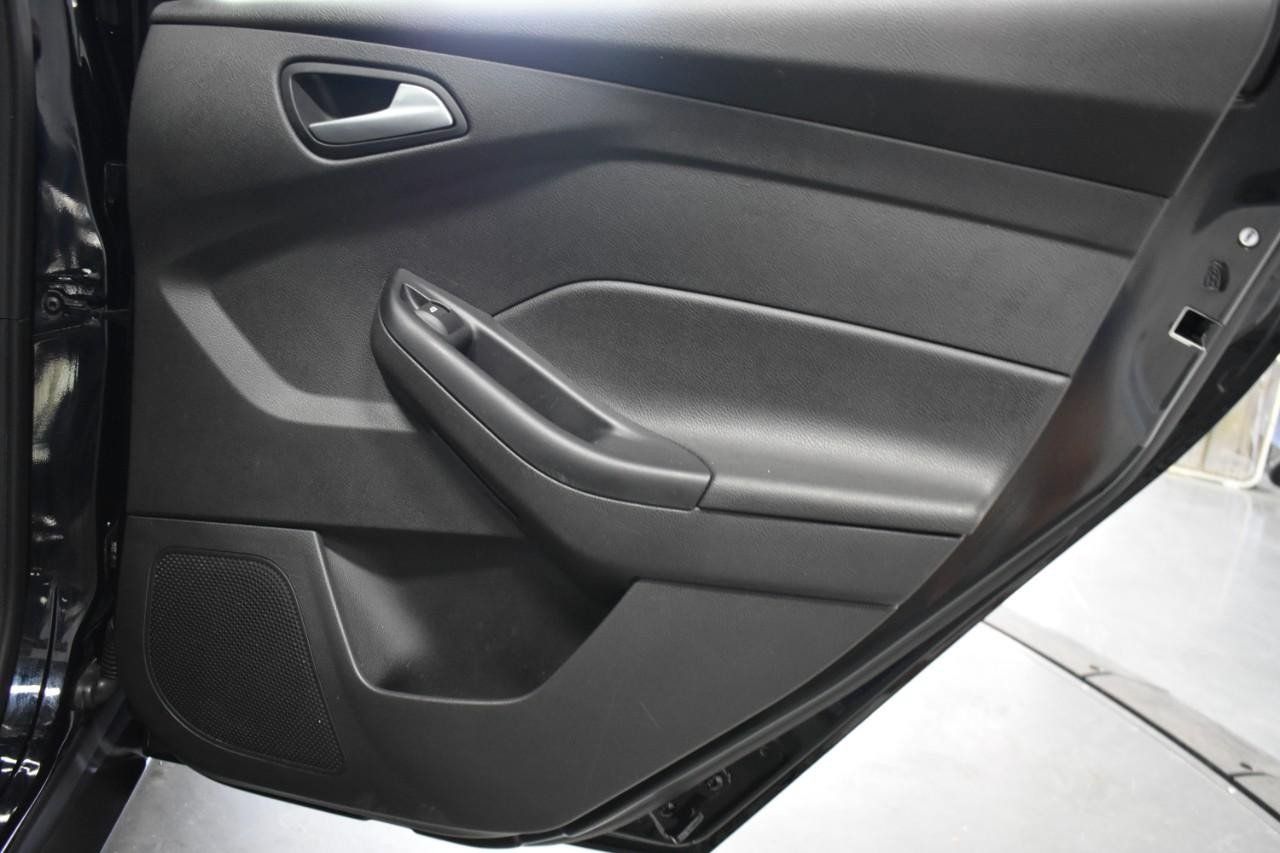 Used 2017 Ford Focus SE FWD image 19