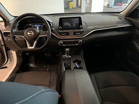 Used 2025 Nissan Altima 2.5 SV FWD image 32