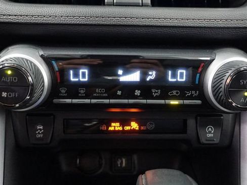 Used 2025 Toyota RAV4 XLE AWD/4WD image 16