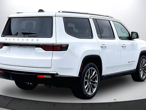 Certified 2025 Jeep Wagoneer Series III w/ Premium Group I AWD/4WD image 9
